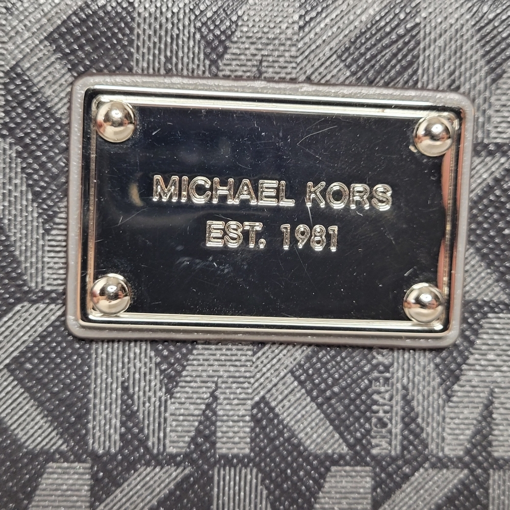 Michael Kors Zip Around Large Jet Set Wallet - Picture 6 of 8